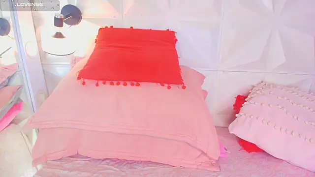 Snapshot of cute_latinaxxx chatting on May 23, 10:14 pm cute latinaxxx online show from May 23, 10:14 pm