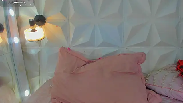 Snapshot of cute_latinaxxx chatting on June 2, 1:40 am cute latinaxxx online show from June 2, 1:40 am