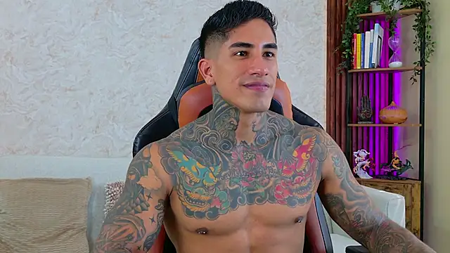 Snapshot of AdanReilly chatting on January 17, 5:05 pm AdanReilly online show from January 17, 5:05 pm