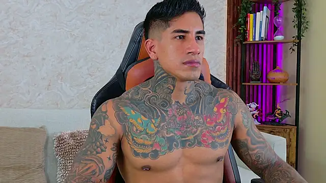 Snapshot of AdanReilly chatting on January 18, 4:00 pm AdanReilly online show from January 18, 4:00 pm