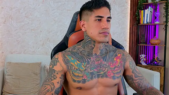 Snapshot of AdanReilly chatting on February 26, 8:19 pm AdanReilly online show from February 26, 8:19 pm