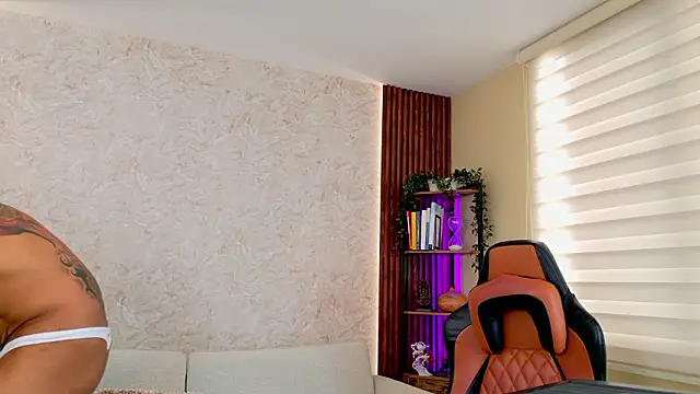 Snapshot of AdanReilly chatting on March 4, 7:20 pm AdanReilly online show from March 4, 7:20 pm