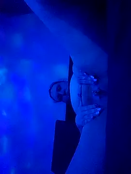 Snapshot of CurvySquirter69 chatting on February 25, 5:50 am CurvySquirter69 online show from February 25, 5:50 am