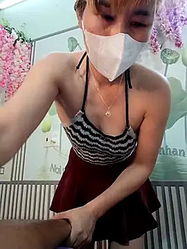 Snapshot of zizi_public chatting on November 13, 12:20 am zizi public online show from November 13, 12:20 am