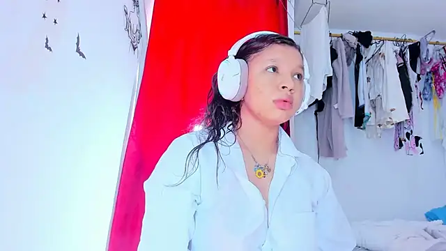 Emily Coper18 online show from December 14, 1:49 pm