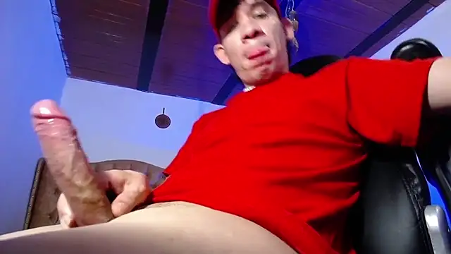 Snapshot of cute_eidenx chatting on March 8, 2:04 am cute eidenx online show from March 8, 2:04 am