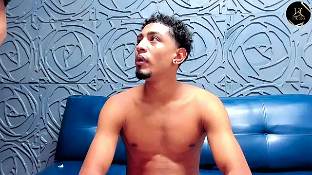 Snapshot of Sex_orgy01 chatting on December 4, 8:07 pm Sex orgy01 online show from December 4, 8:07 pm