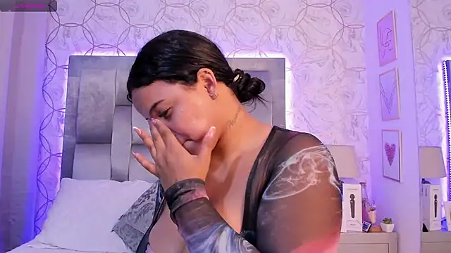 EmmaWeest online show from December 12, 8:10 pm