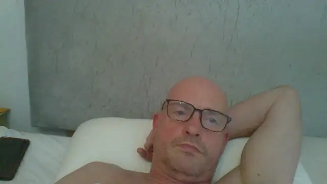 Snapshot of mrtickle0025 chatting on February 1, 8:24 am mrtickle0025 online show from February 1, 8:24 am