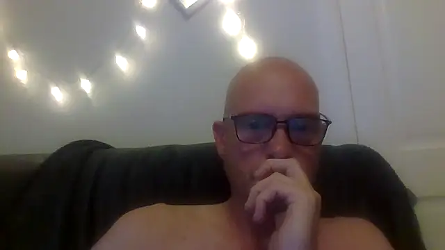 Snapshot of mrtickle0025 chatting on May 29, 5:27 am mrtickle0025 online show from May 29, 5:27 am