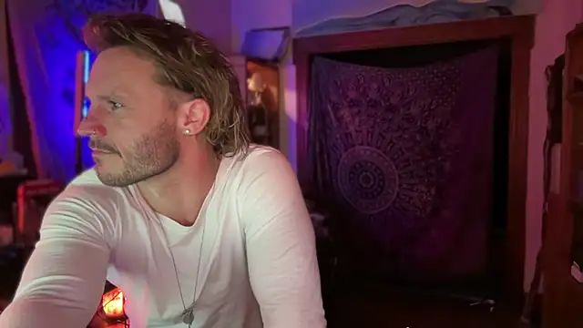 Snapshot of CowboyZuhly chatting on January 9, 5:54 am CowboyZuhly online show from January 9, 5:54 am