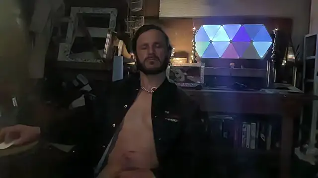 CowboyZuhly online show from April 7, 6:47 am