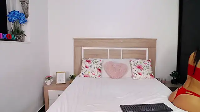 AylinRoss online show from September 18, 6:54 pm