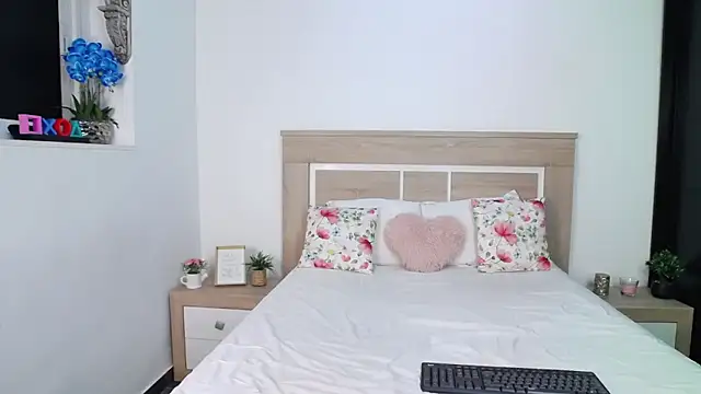 AylinRoss online show from October 6, 6:16 pm