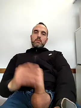 leon3875 online show from December 3, 3:32 pm