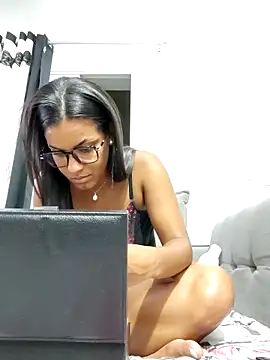 Bella Anjoss online show from April 16, 1:28 am