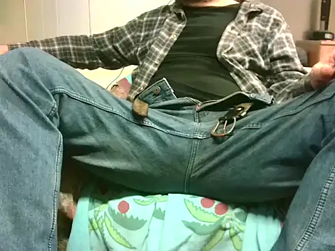 Snapshot of Giulio35_Pika chatting on January 17, 5:05 pm Giulio35 Pika online show from January 17, 5:05 pm