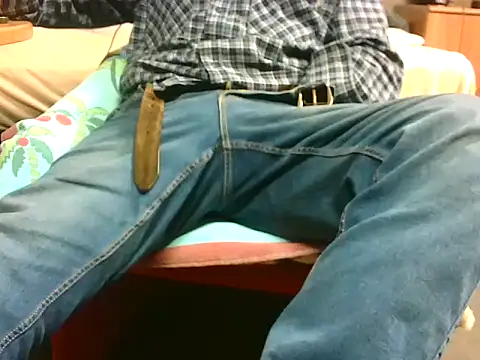 Snapshot of Giulio35_Pika chatting on February 7, 5:16 pm Giulio35 Pika online show from February 7, 5:16 pm