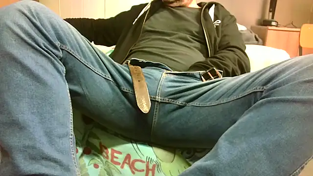 Snapshot of Giulio35_Pika chatting on February 14, 6:21 am Giulio35 Pika online show from February 14, 6:21 am