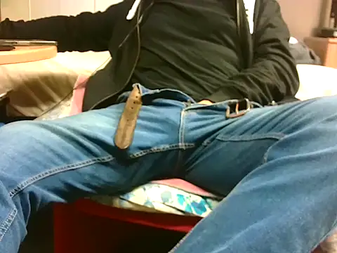 Snapshot of Giulio35_Pika chatting on February 15, 4:36 pm Giulio35 Pika online show from February 15, 4:36 pm