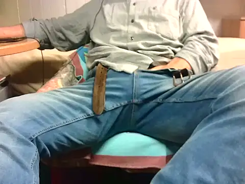 Snapshot of Giulio35_Pika chatting on March 11, 4:13 pm Giulio35 Pika online show from March 11, 4:13 pm