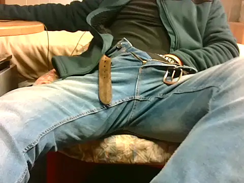 Snapshot of Giulio35_Pika chatting on March 23, 1:26 pm Giulio35 Pika online show from March 23, 1:26 pm