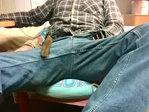Snapshot of Giulio35_Pika chatting on April 5, 7:49 am Giulio35 Pika online show from April 5, 7:49 am