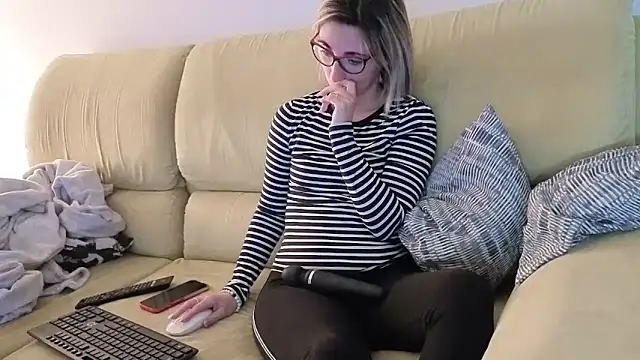 sexy blondie92 online show from March 18, 10:02 pm