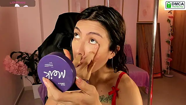 Snapshot of Lilabril chatting on January 19, 2:43 pm Lilabril online show from January 19, 2:43 pm