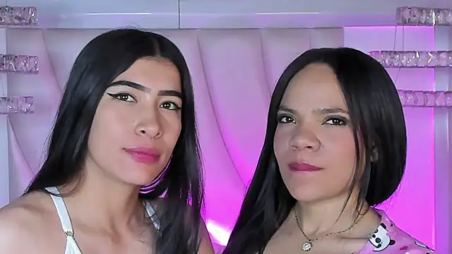 Snapshot of siara_and_zoe chatting on May 21, 11:01 pm siara and zoe online show from May 21, 11:01 pm