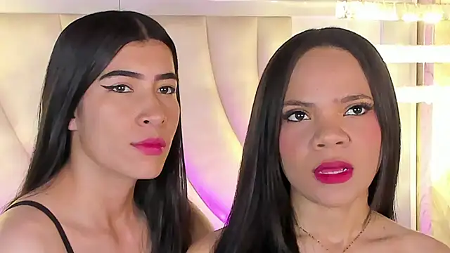 Snapshot of siara_and_zoe chatting on June 3, 11:32 pm siara and zoe online show from June 3, 11:32 pm