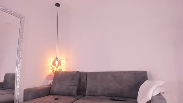Snapshot of Isabella_francoo chatting on October 6, 12:13 pm Isabella francoo online show from October 6, 12:13 pm