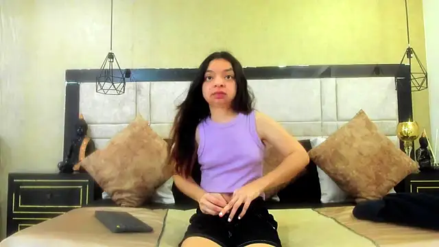 Snapshot of CharlotteMuller chatting on January 13, 8:37 pm CharlotteMuller online show from January 13, 8:37 pm