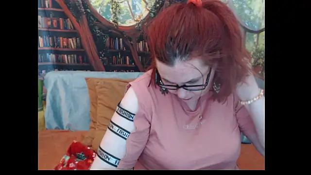 Snapshot of PlayfullMature chatting on June 16, 11:57 am PlayfullMature online show from June 16, 11:57 am