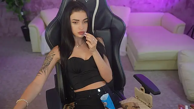 Snapshot of Tina_Breeze chatting on September 21, 2:29 pm Tina Breeze online show from September 21, 2:29 pm