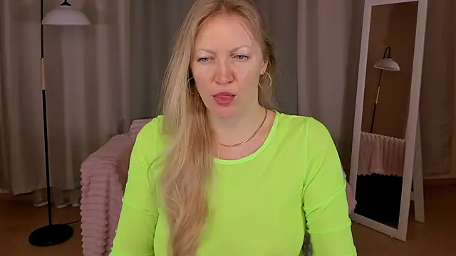 sugamomy online show from December 17, 1:00 am