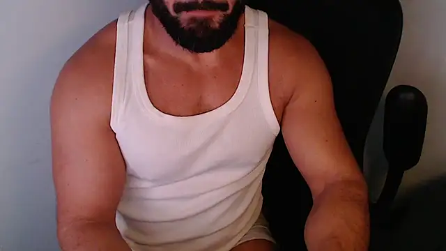 Snapshot of TopDaddy23 chatting on June 24, 2:10 am TopDaddy23 online show from June 24, 2:10 am