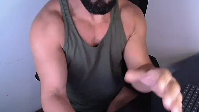 Snapshot of TopDaddy23 chatting on June 25, 5:17 pm TopDaddy23 online show from June 25, 5:17 pm