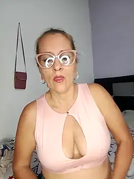 Snapshot of deisy_summers47x chatting on January 30, 2:36 pm deisy summers47x online show from January 30, 2:36 pm