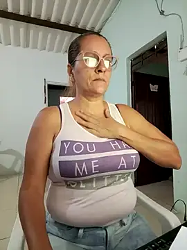 Snapshot of deisy_summers47x chatting on February 18, 12:17 pm deisy summers47x online show from February 18, 12:17 pm