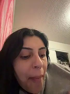 Snapshot of ThickerThanYoBitch chatting on February 6, 2:20 pm ThickerThanYoBitch online show from February 6, 2:20 pm