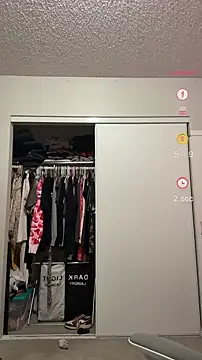 Snapshot of ThickerThanYoBitch chatting on February 16, 8:38 pm ThickerThanYoBitch online show from February 16, 8:38 pm