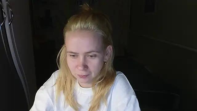 Riley Roo online show from January 7, 5:04 pm