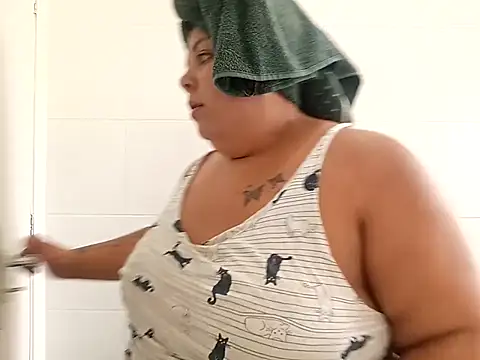 Snapshot of ma_limaaa234 chatting on February 23, 11:40 am ma limaaa234 online show from February 23, 11:40 am