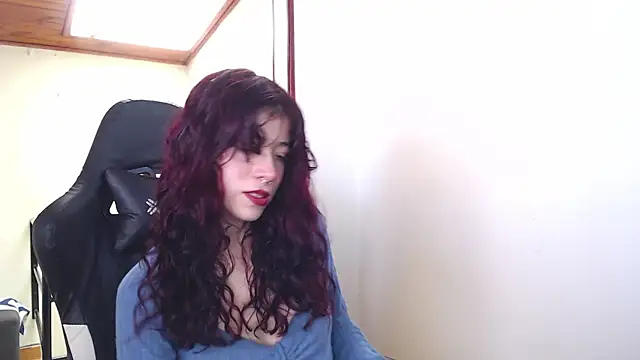 SuzzyyM online show from January 15, 3:29 pm