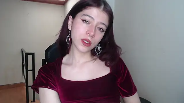 SuzzyyM online show from January 27, 2:24 pm