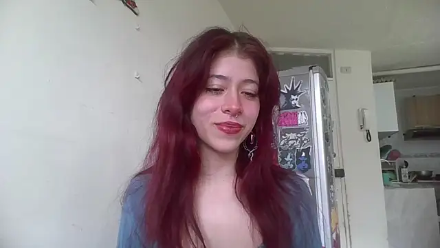 SuzzyyM online show from February 13, 6:27 pm