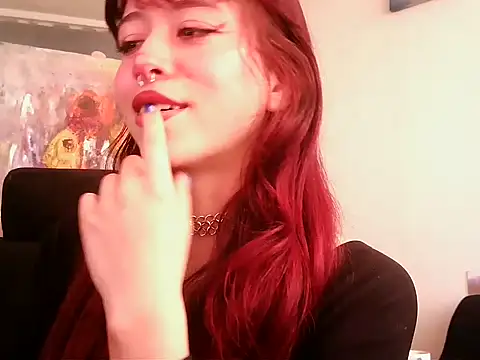 SuzzyyM online show from September 19, 7:36 pm