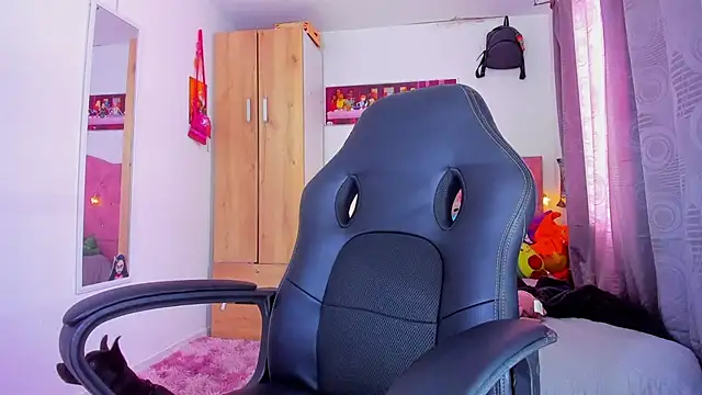 saralolo420 online show from December 13, 8:26 pm