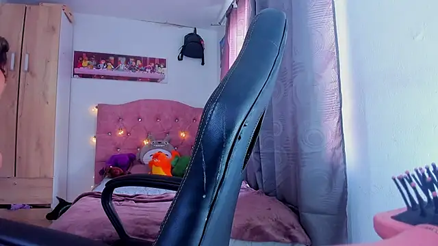 saralolo420 online show from December 14, 7:25 pm